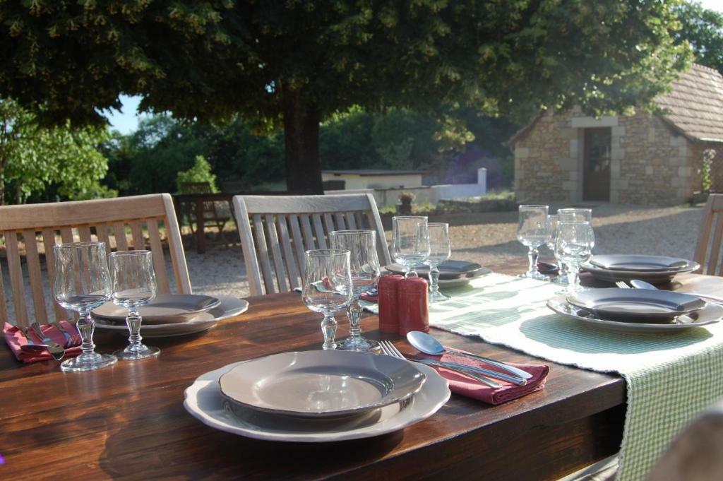 Chambres Et Table D'Hotes La Panacee Cuzance Exteriér fotografie